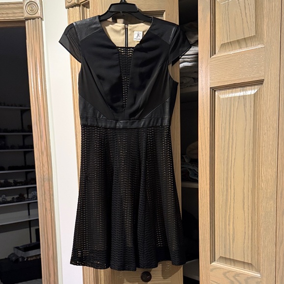 Chic Black Dress with Mesh Detail size 4 - Picture 1 of 6
